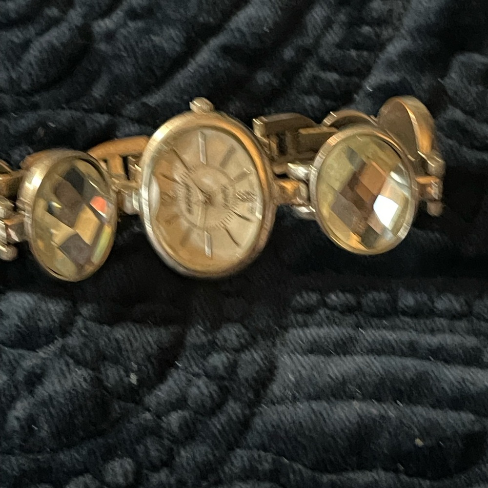 Elegant Gold Women's Watch